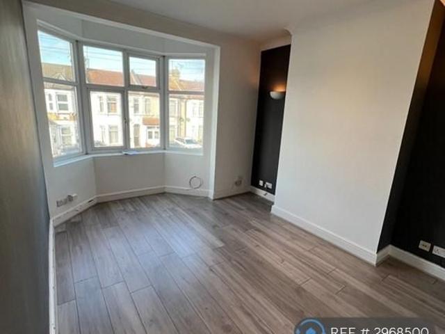 2 bedroom maisonette to rent