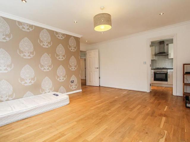 2 bedroom maisonette to rent