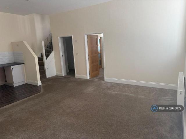 2 bedroom maisonette to rent