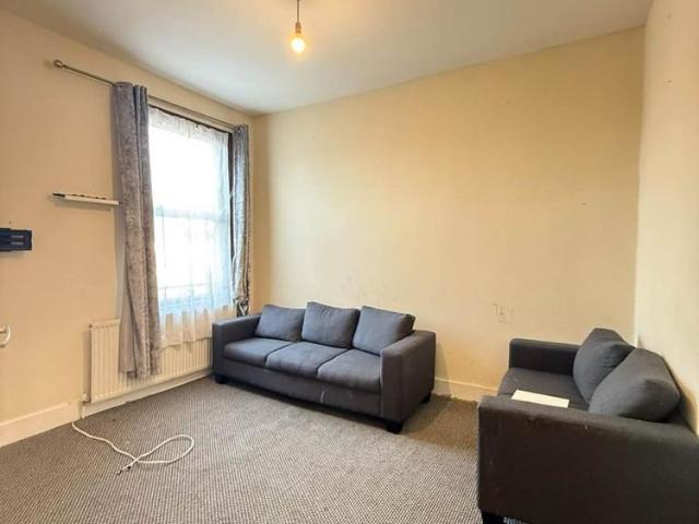 2 bedroom maisonette to rent