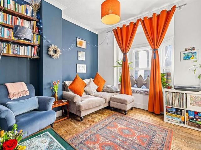 2 bedroom maisonette to rent