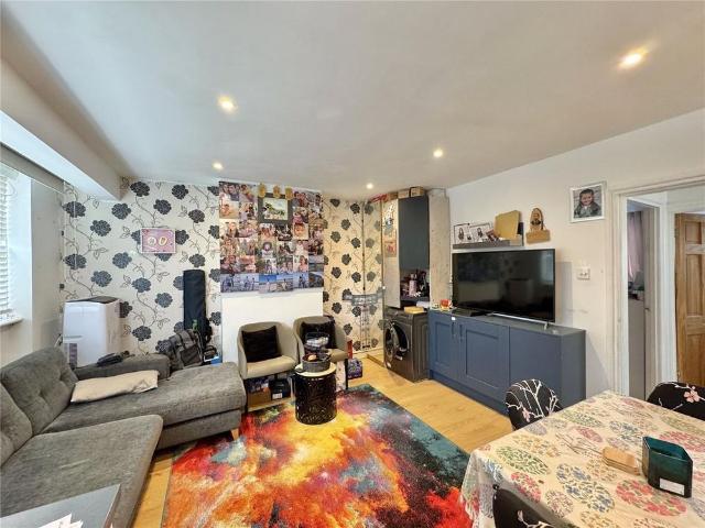 2 bedroom maisonette to rent