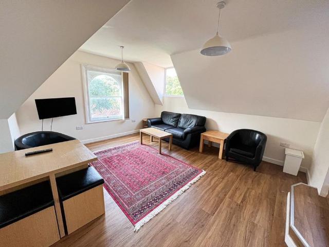 2 bedroom maisonette to rent