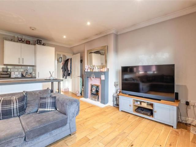 2 bedroom maisonette to rent