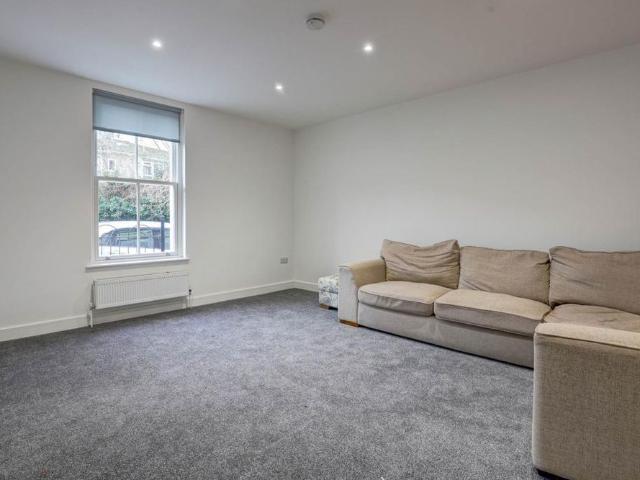 2 bedroom maisonette to rent