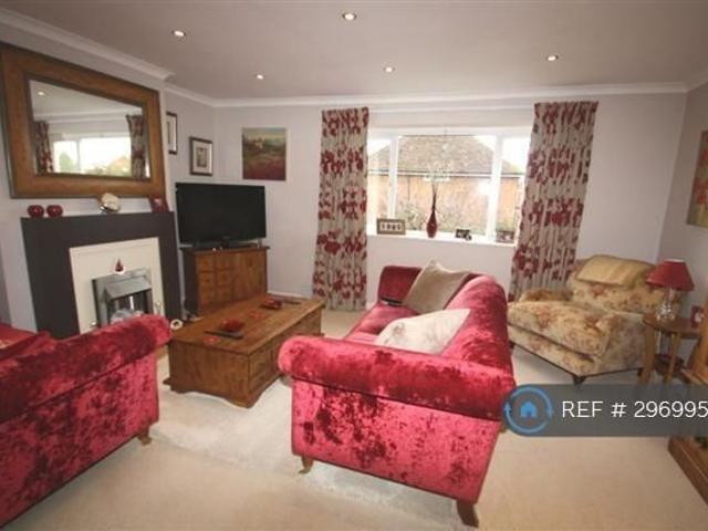 2 bedroom maisonette to rent