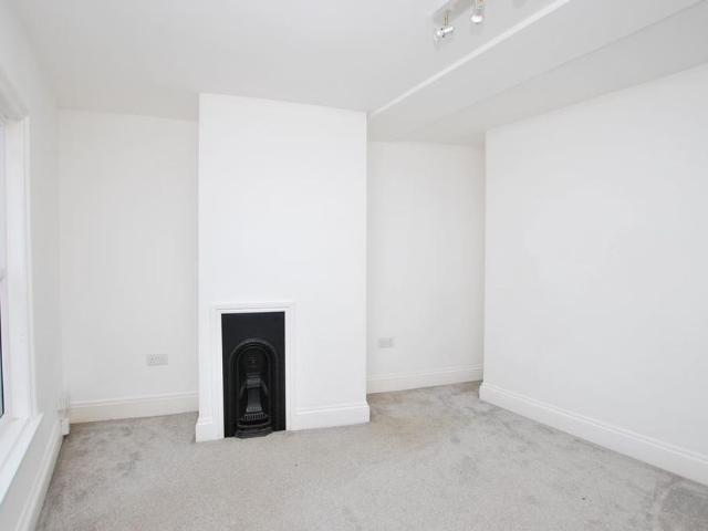 2 bedroom maisonette to rent