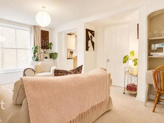2 bedroom maisonette to rent