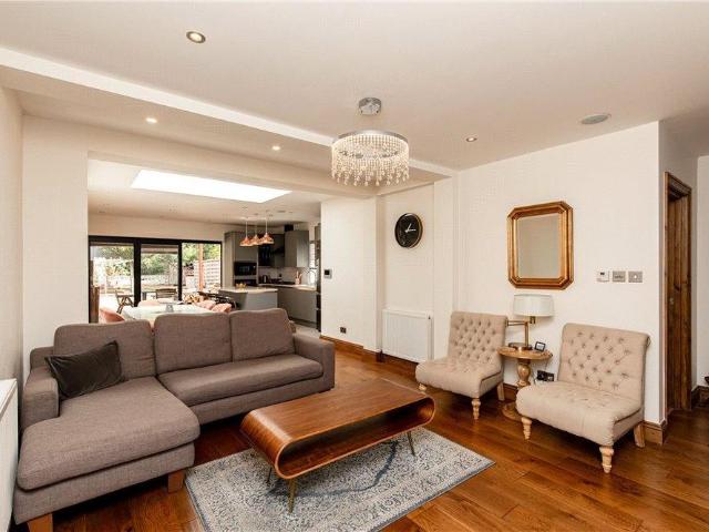 2 bedroom maisonette to rent