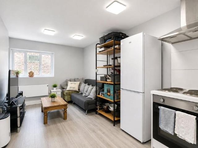 2 bedroom maisonette to rent
