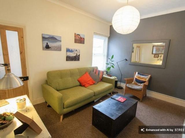 2 bedroom maisonette to rent