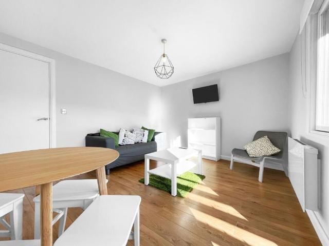 2 bedroom maisonette to rent