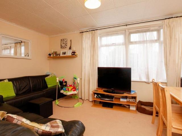 2 bedroom maisonette to rent