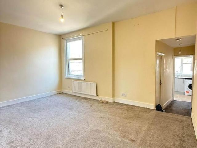 2 bedroom maisonette to rent