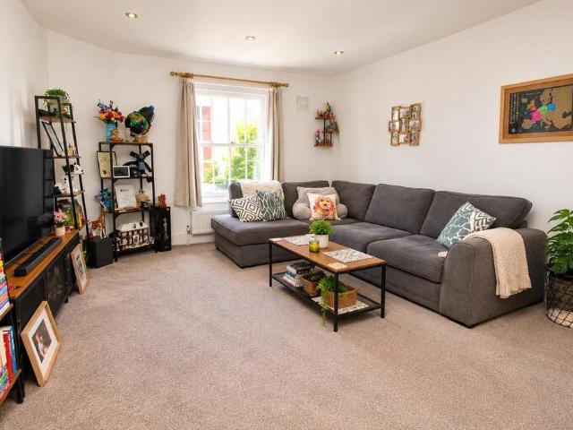 2 bedroom maisonette to rent