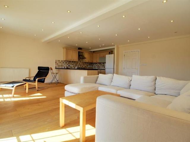 2 bedroom maisonette to rent