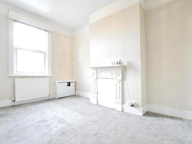 2 bedroom maisonette to rent