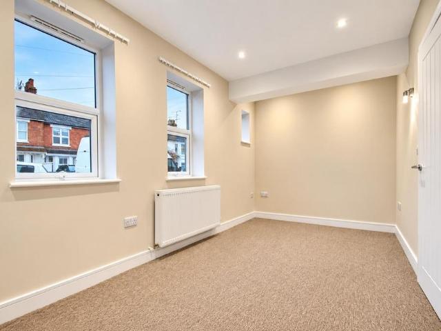 2 bedroom maisonette to rent