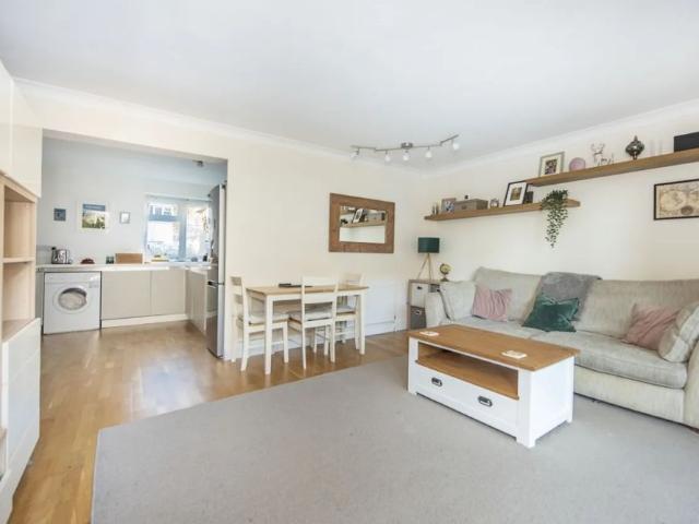 2 bedroom maisonette to rent