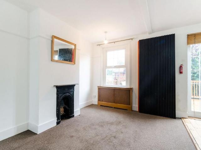 2 bedroom maisonette to rent