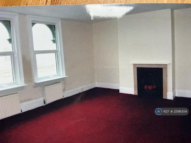 2 bedroom maisonette to rent