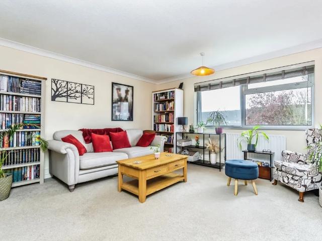 2 bedroom maisonette to rent