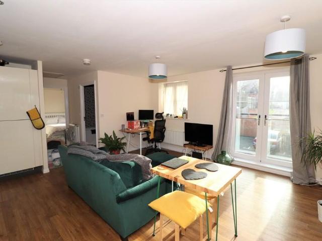 2 bedroom maisonette to rent