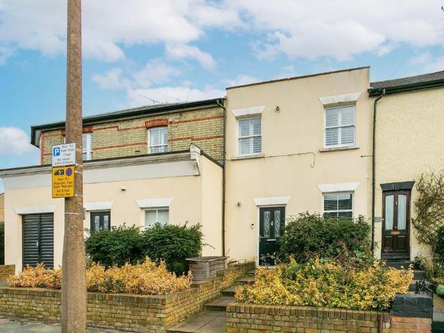 2 bedroom maisonette to rent