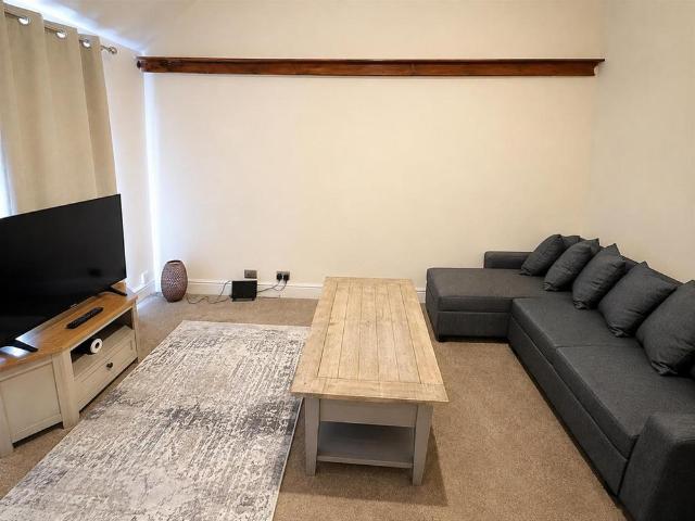 2 bedroom maisonette to rent