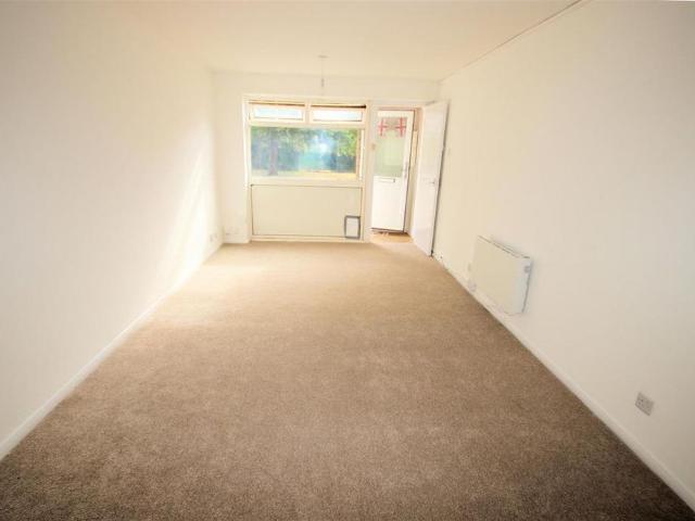2 bedroom maisonette to rent