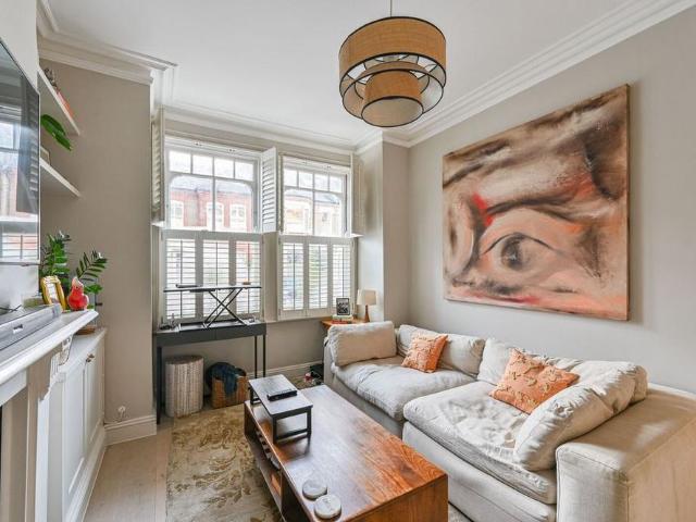 2 bedroom maisonette to rent