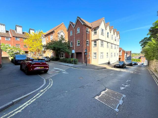 2 bedroom maisonette to rent