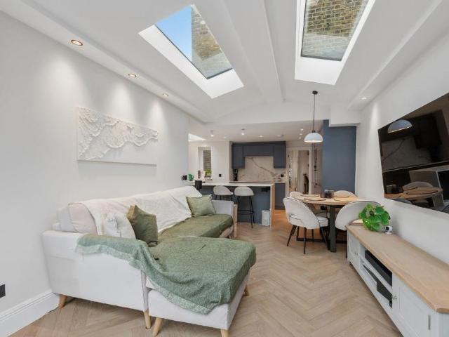 2 bedroom maisonette to rent