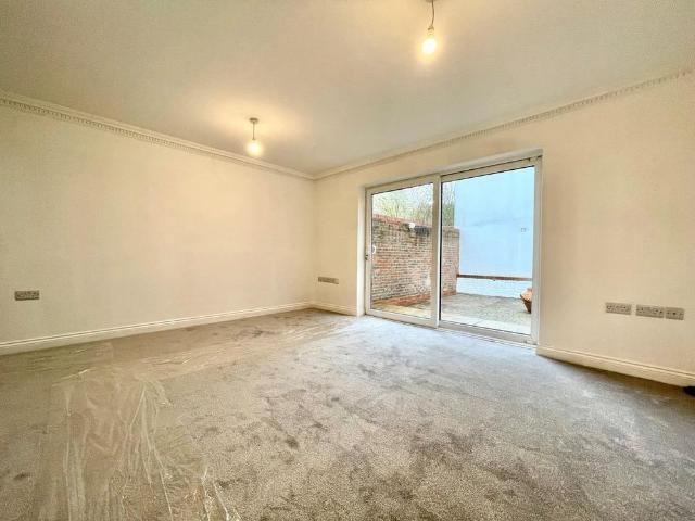 2 bedroom maisonette to rent