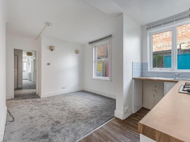 2 bedroom maisonette to rent