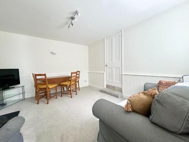 2 bedroom maisonette to rent
