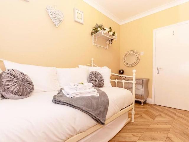 2 bedroom maisonette to rent