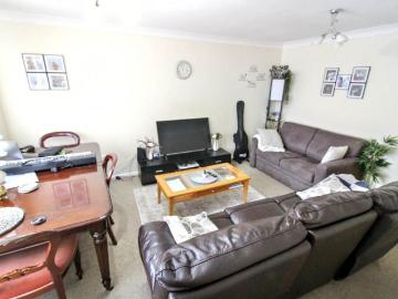 2 bedroom maisonette to rent