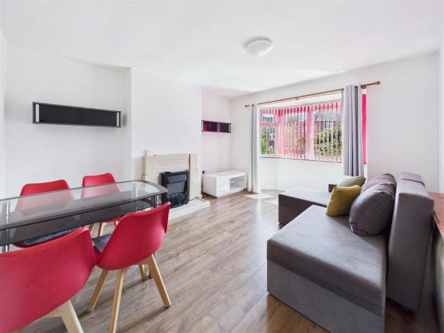 2 bedroom Maisonette to rent