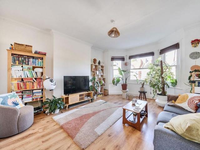 2 bedroom maisonette to rent