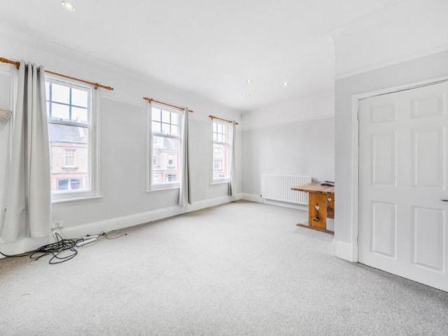 2 bedroom maisonette to rent