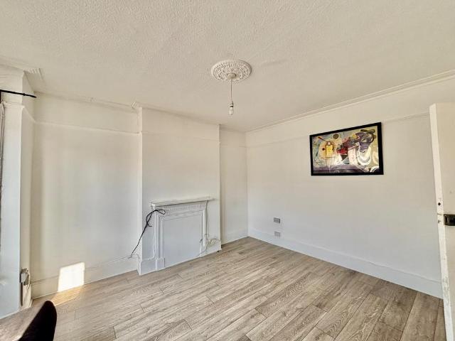 2 bedroom maisonette to rent