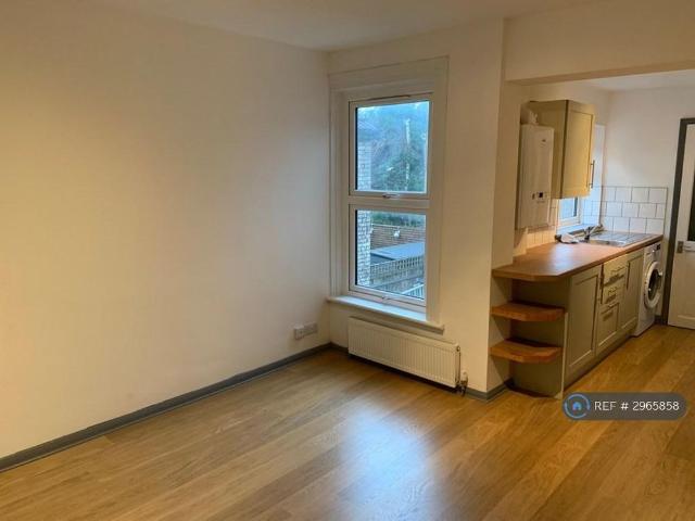 2 bedroom maisonette to rent
