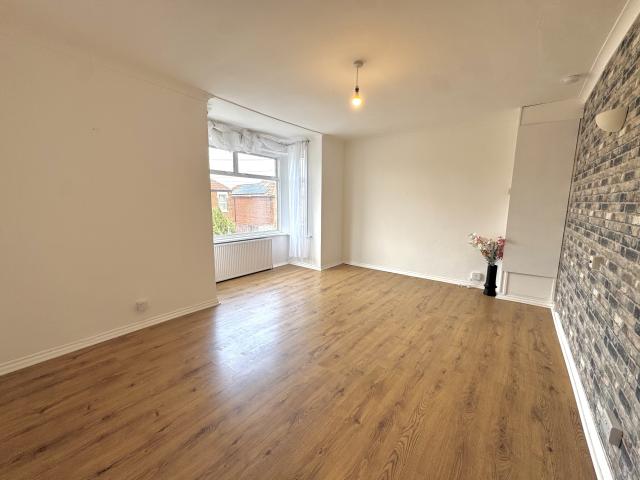 2 bedroom maisonette to rent