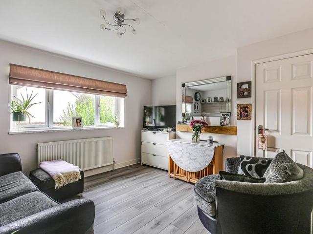 2 bedroom maisonette to rent