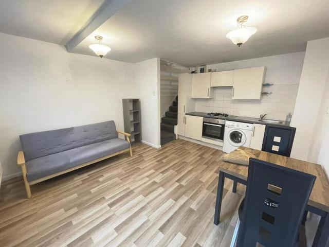2 bedroom maisonette to rent