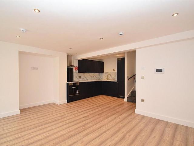2 bedroom maisonette to rent