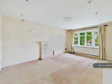 2 bedroom maisonette to rent