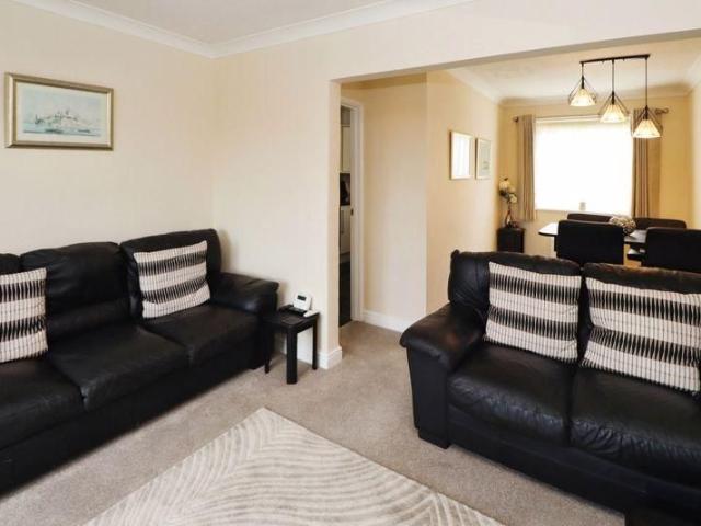 2 bedroom maisonette to rent