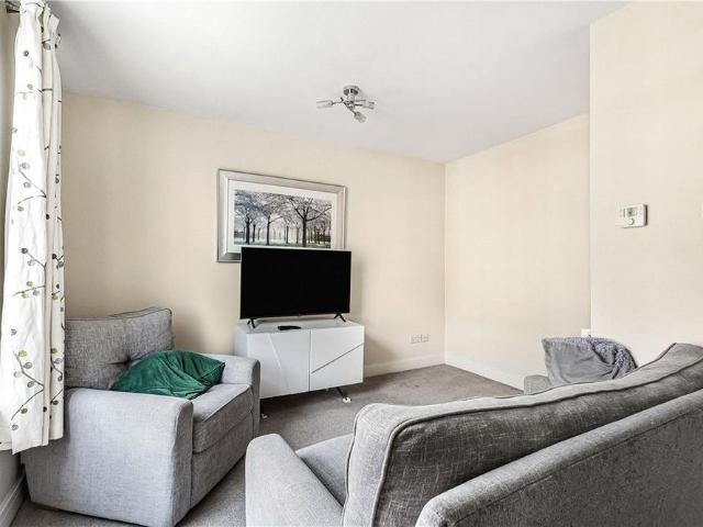 2 bedroom maisonette to rent
